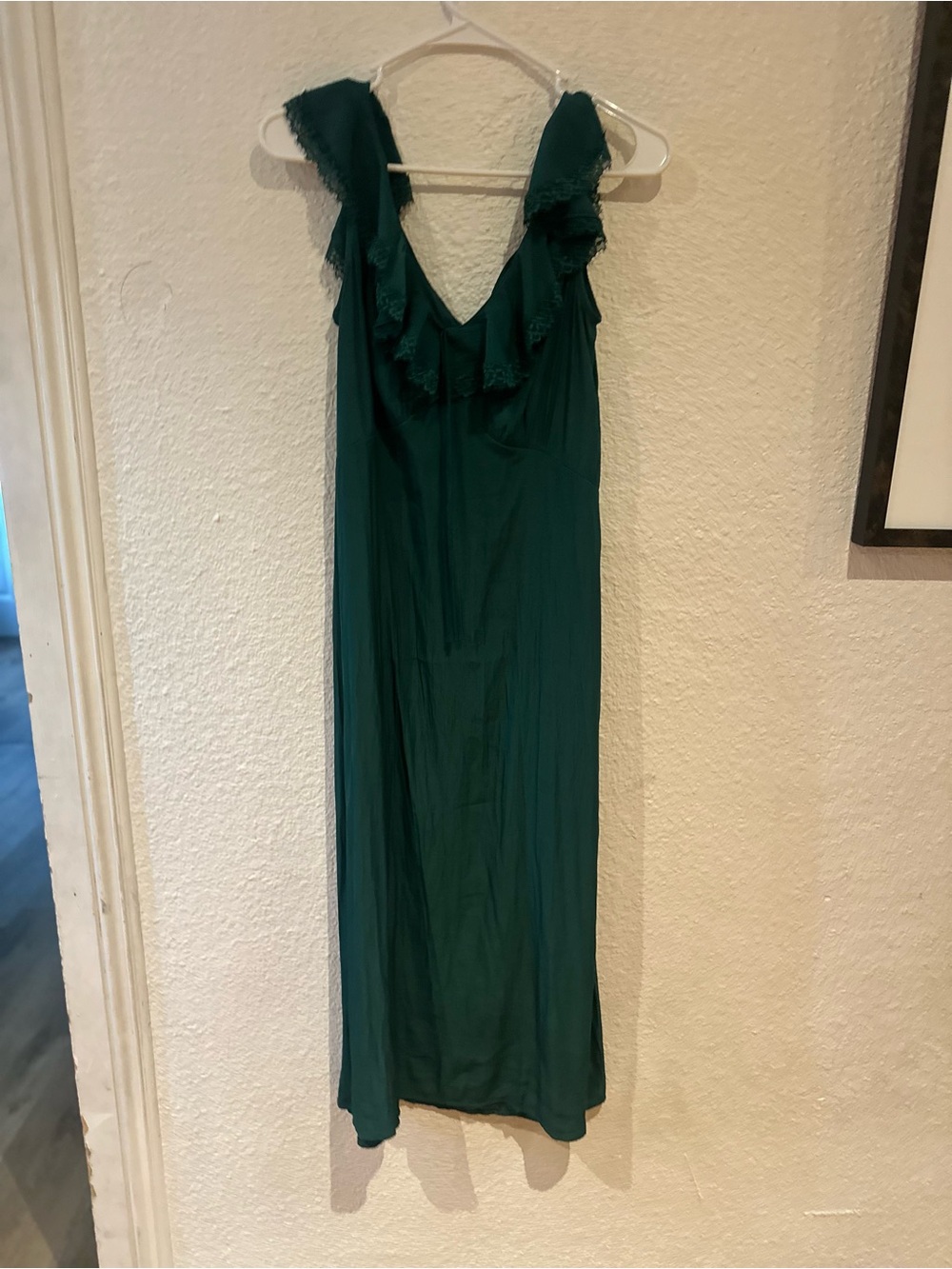 Universal Thread dark Green Ruffle Midi Dress super wrinkly